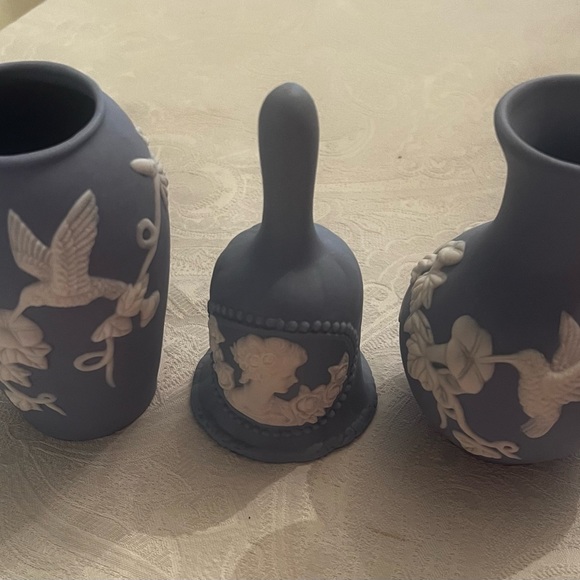 Blue and White Vase and Bell Set - Picture 1 of 5